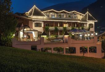 Romantik Hotel Alpenblick Ferienschl  ssl has Balcony rooms