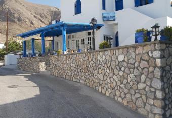 Ancient Thera Studios has Balcony rooms