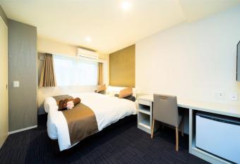 Shinsaibashi Crystal Hotel allows 18 year olds to book a room