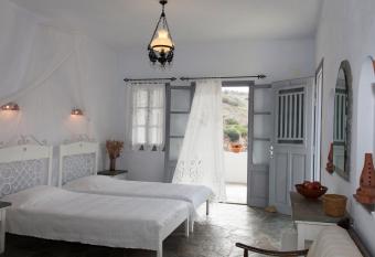 Ostria Studios has Balcony rooms