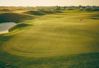 Mar y Luz allows 18 year olds to book a room