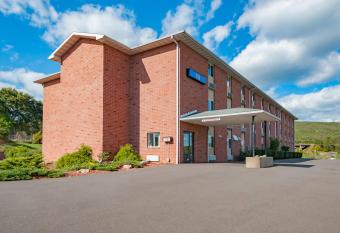 Motel 6 Drums Pa allows 18 year olds to book a room