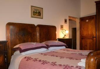 Ala di Maniero in Agriturismo Valdrago in Toscana, nel Verde Mugello sulle Colline di Firenze has Balcony rooms