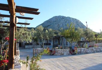 Acrocorinth Apartments has Balcony rooms