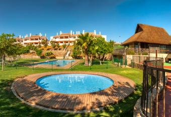 Ona Hacienda del   lamo Golf Apartments allows 18 year olds to book a room