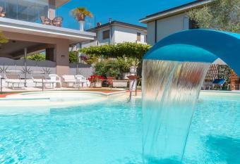 Hotel Benaco allows 18 year olds to book a room