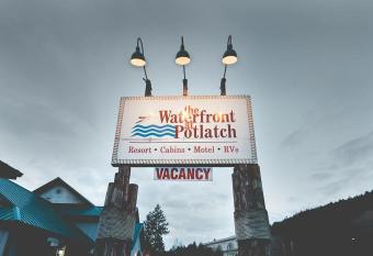 The Waterfront at Potlatch has Balcony rooms