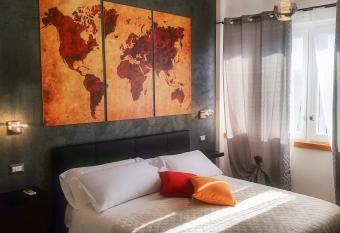 Villitaly suite & coffee Salerno has rooms with a private hot tub