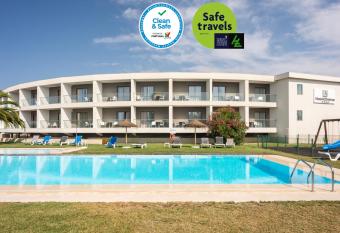 Hotel dos Zimbros allows 18 year olds to book a room