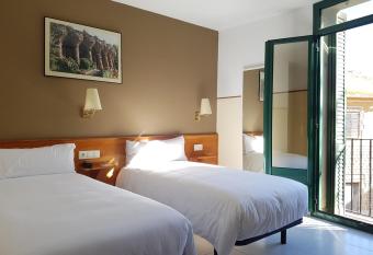 El Jardi has Balcony rooms