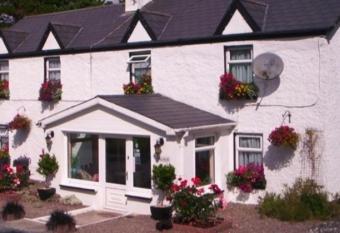 Castlemaine House B&B allows 18 year olds to book a room