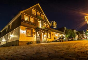 Feste Neustadt allows 18 year olds to book a room