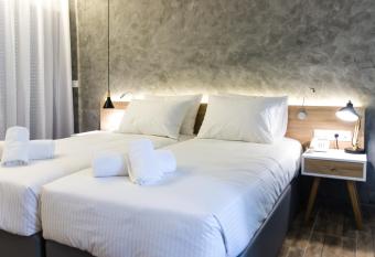 Remis Studios has Balcony rooms