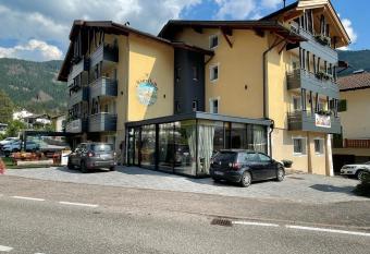 Albergo Negritella has Balcony rooms
