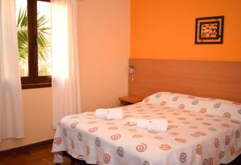 Hotel Ideal has Balcony rooms