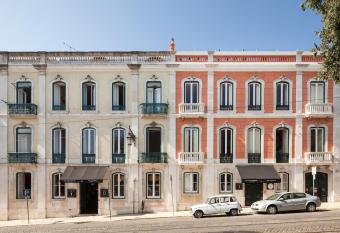 Independente Pr  ncipe Real allows 18 year olds to book a room