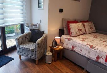 Byers Guest house has rooms with a private hot tub