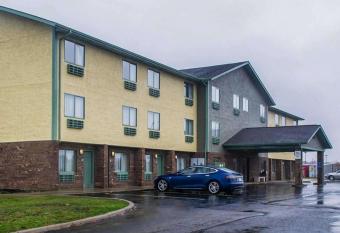 Quality Inn has Smoking rooms