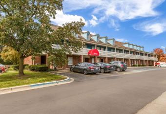 Travelodge by Wyndham Canton/Livonia Area, MI allows 18 year olds to book a room