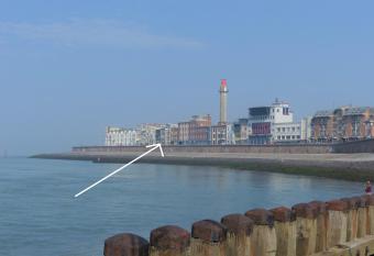 Bellevue Boulevard 32 allows 18 year olds to book a room