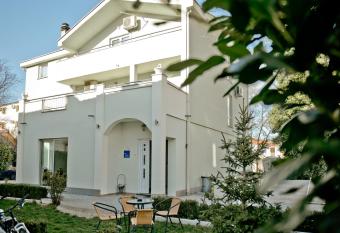 Casa Verde has Balcony rooms