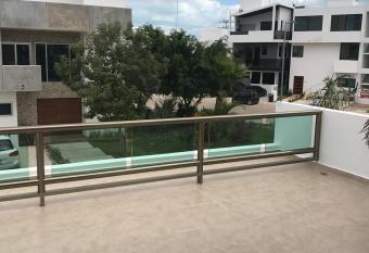 Canc  n Airport Zone has Balcony rooms