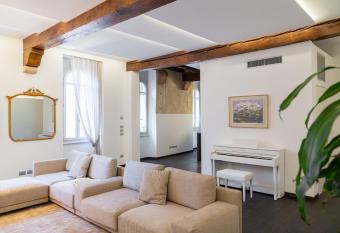 Relais La Torre has rooms with a private hot tub