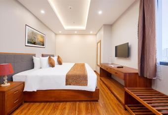 Mercury Boutique Hotel & Apartment Da Nang has rooms with a private hot tub