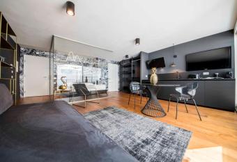 Stay COOPER l MAVIK allows 18 year olds to book a room