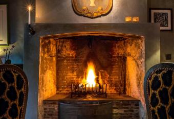 B&B Canal Deluxe has Balcony rooms