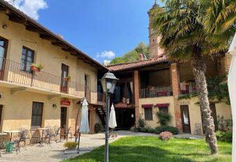La Corte del Barbio has Balcony rooms