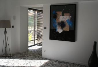 Les terres has Balcony rooms