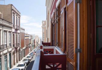 Stardust House Vegueta allows 18 year olds to book a room