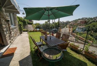 Villetta Margherita L02159 allows 18 year olds to book a room