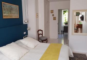 Villa Mary allows 18 year olds to book a room