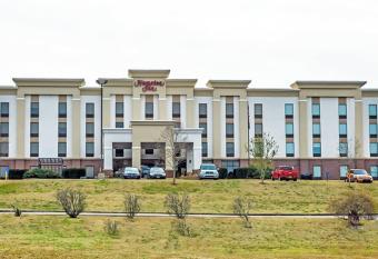 Hampton Inn Fort Payne allows 18 year olds to book a room