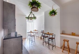 BUTTERFLY B&B has Balcony rooms