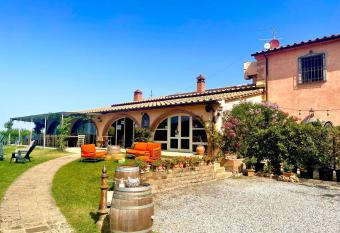 La Locanda della Vecchia Hosteria allows 18 year olds to book a room