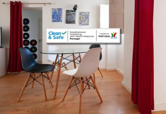 Oportoland Private Family Home - 145 allows 18 year olds to book a room