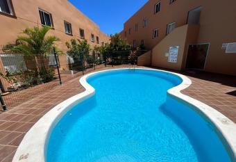 Orange Villa Piscine Parking allows 18 year olds to book a room