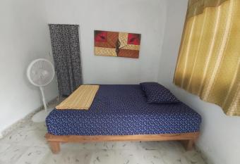 Delmar Hostal allows 18 year olds to book a room