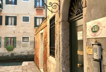 Alloggi Serena allows 18 year olds to book a room