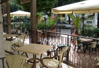 Hotel Mucciolini has Balcony rooms