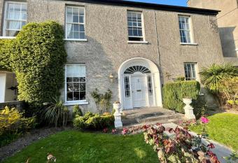 The Stables Townhouse B&B allows 18 year olds to book a room