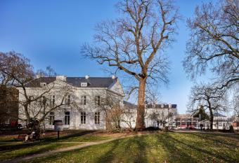 Hotel Kronacker allows 18 year olds to book a room