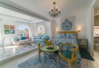 Rey Don Pedro Luxury Home allows 18 year olds to book a room