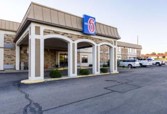 Motel 6 Springfield Oh allows 18 year olds to book a room