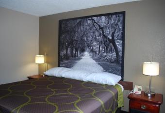 Super 8 by Wyndham Warner Robins has Smoking rooms