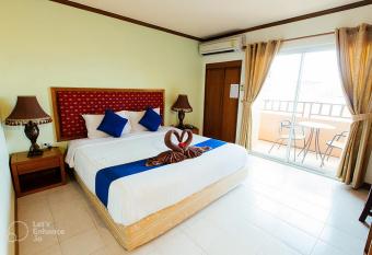 Thipurai Beach Hotel has Balcony rooms