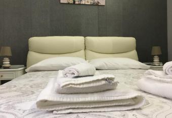 Almayer al Duomo has Balcony rooms